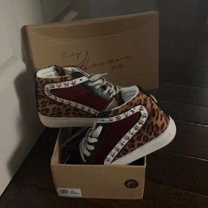 Hi top multi design with star hardware